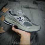 뉴발란스 ML2002RA 스니커즈