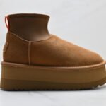 UGG Classic Dipper 스웨이드 양말형 방한 부츠