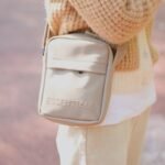 Essentials 레더 라인 크로스백