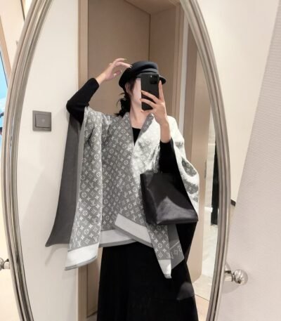 루이비통 양면 울 캐시미어 니트 케이프
