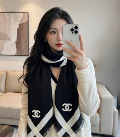 샤넬 미백 블랙 테두리 실크 울 숄