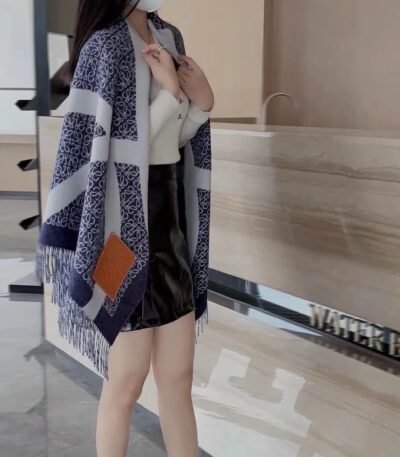 로에베 Anagram 울 자카드 겸용 담요 머플러