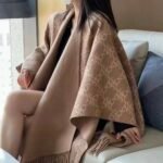 펜디 FF 칼리그래피 양면 캐시미어 망토