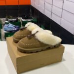 UGG 슬리퍼 에볼루션 투톤 로우 클로그